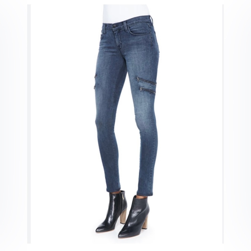 J brand Dee vacant blue jeans. Skinny stretch with zipper on legs. NWT